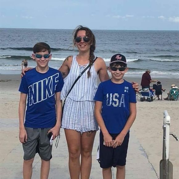 Meet your Posher, Heather - Picture 1 of 1